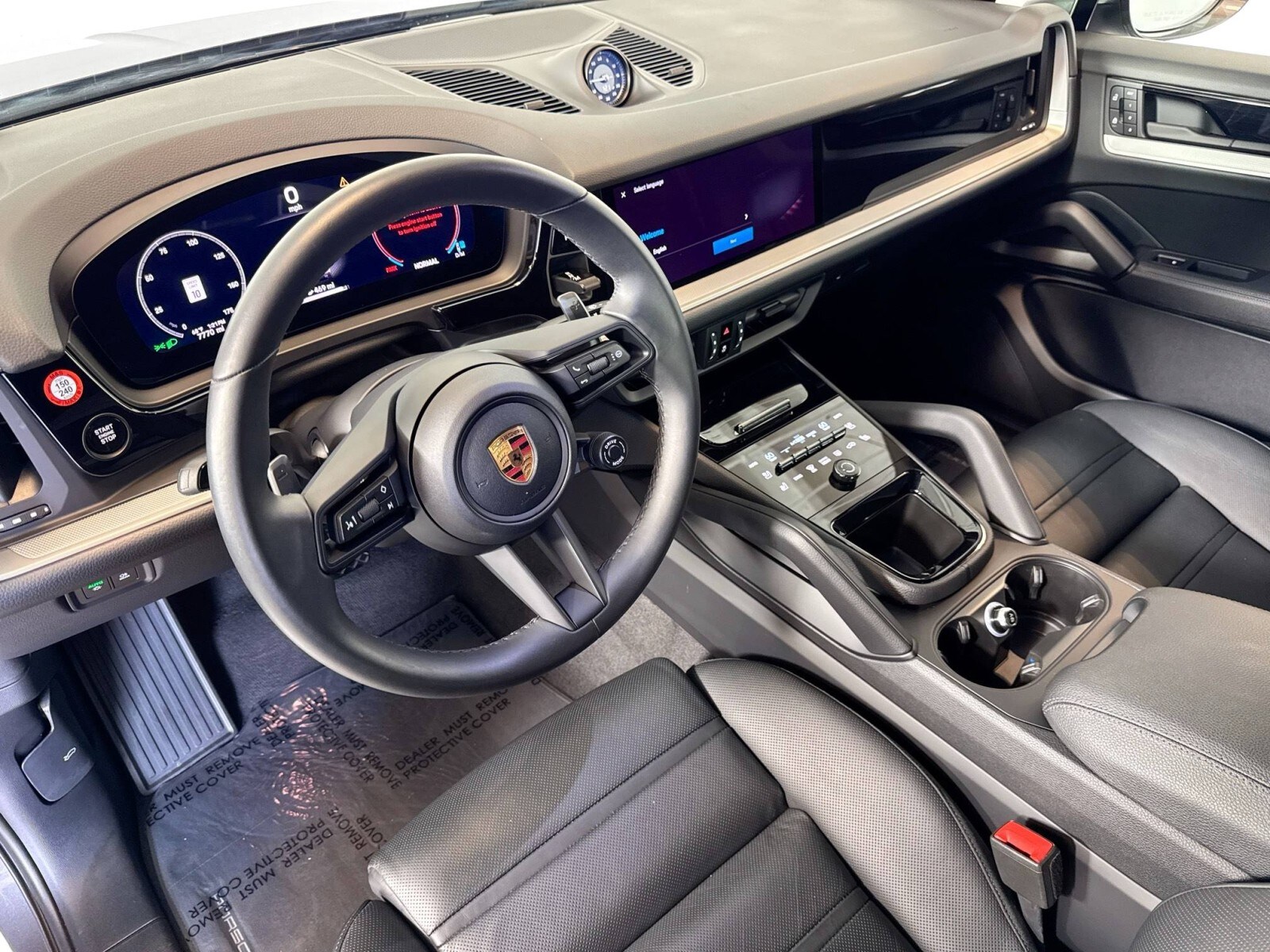 2025 Porsche Cayenne photo 3