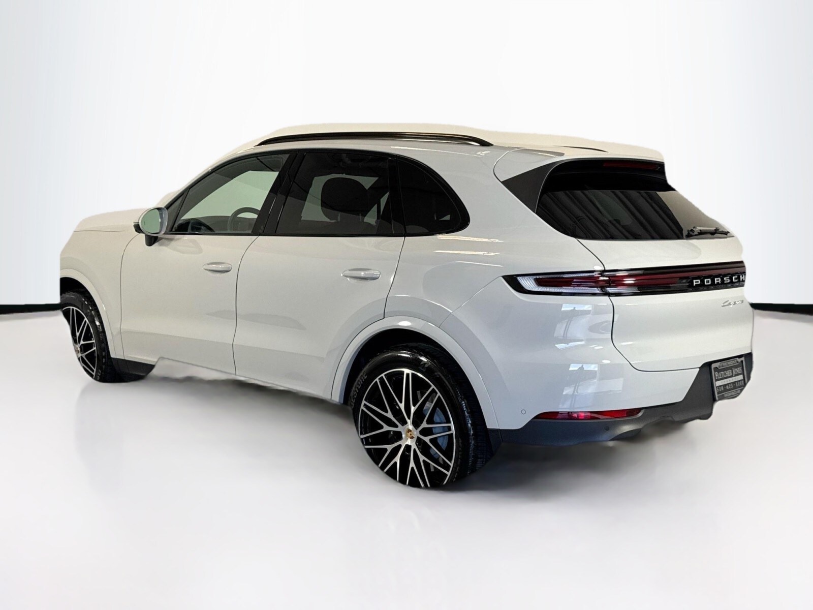 2025 Porsche Cayenne photo 3