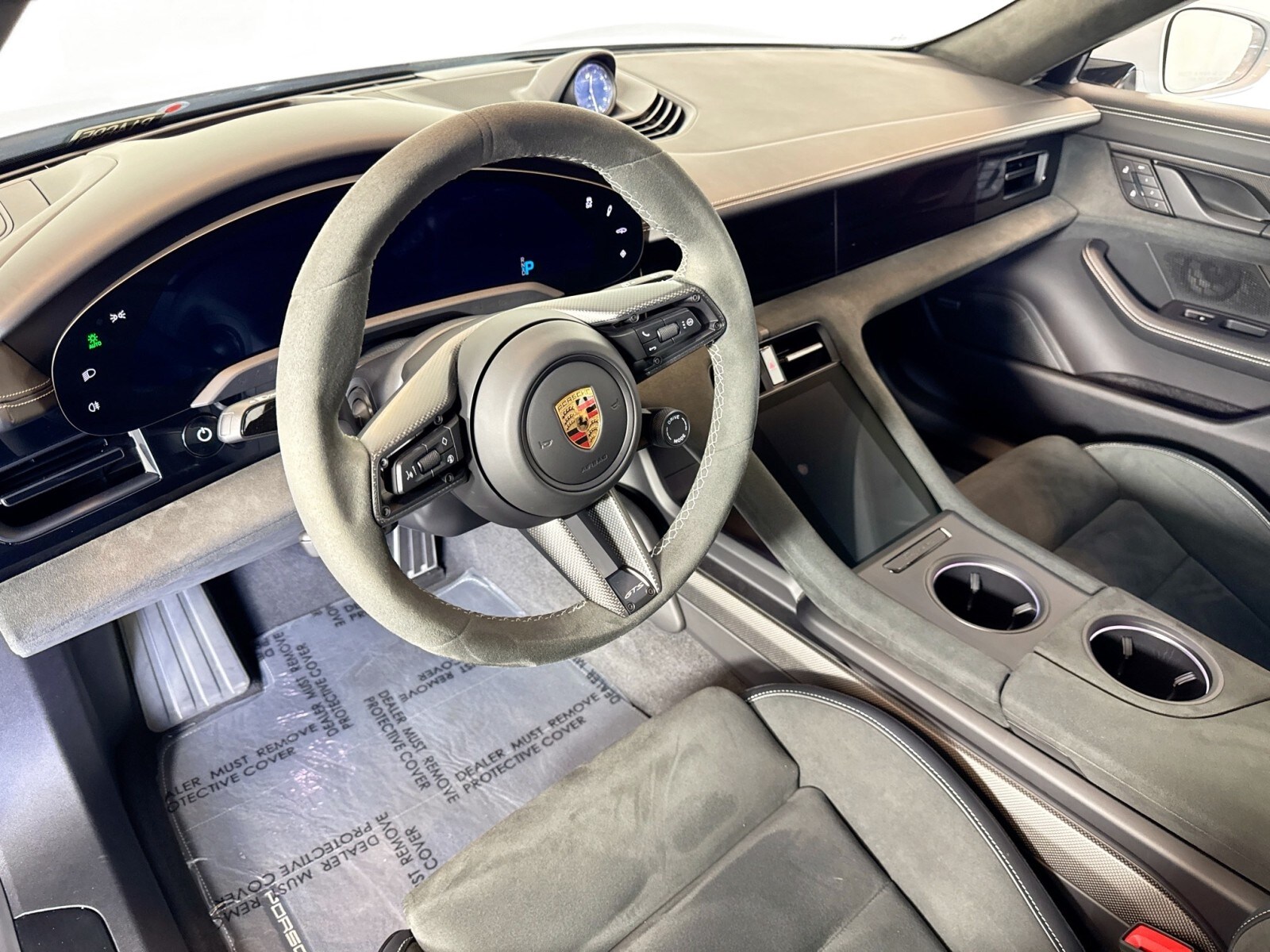 2024 Porsche Taycan GTS Sport Turismo photo 4