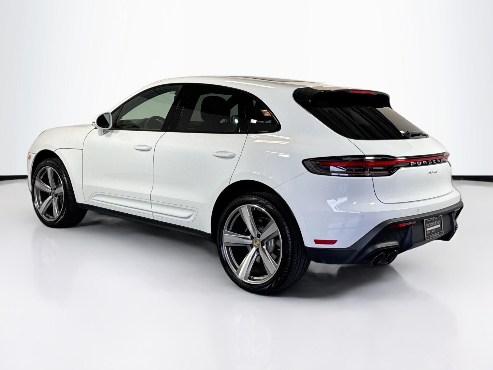 2024 Porsche Macan photo 3