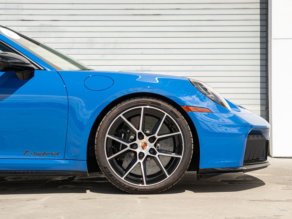 2025 Porsche 911 GTS - Photo 27