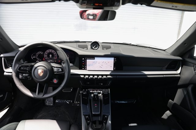 2025 Porsche 911 - Photo 22