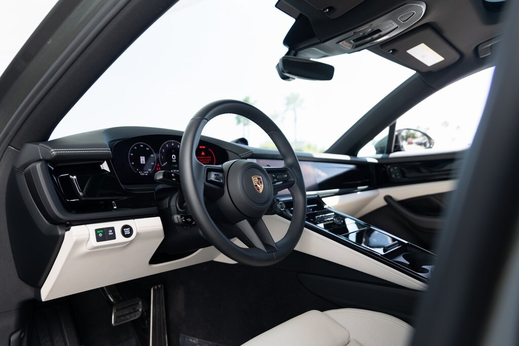 2025 Porsche Panamera 4S E-Hybrid photo 4