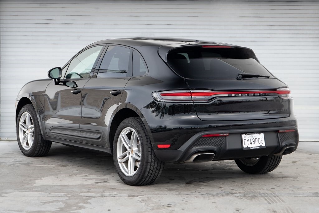 2025 Porsche Macan photo 2