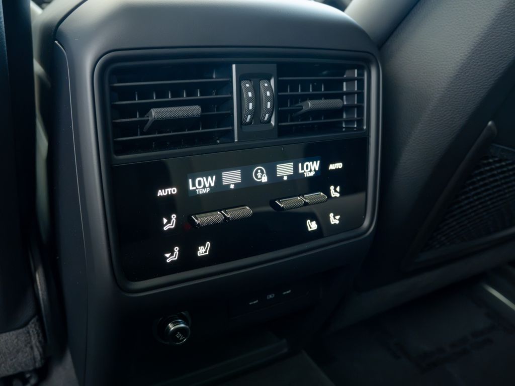 2025 Porsche Cayenne Turbo E-Hybrid - Photo 16