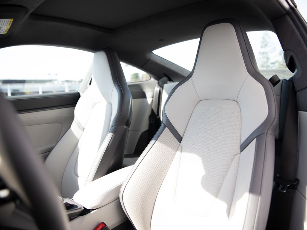 2025 Porsche 911 Carrera S photo 4