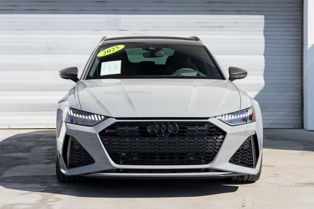 2025 Audi RS 6 Avant 4.0T performance photo 2