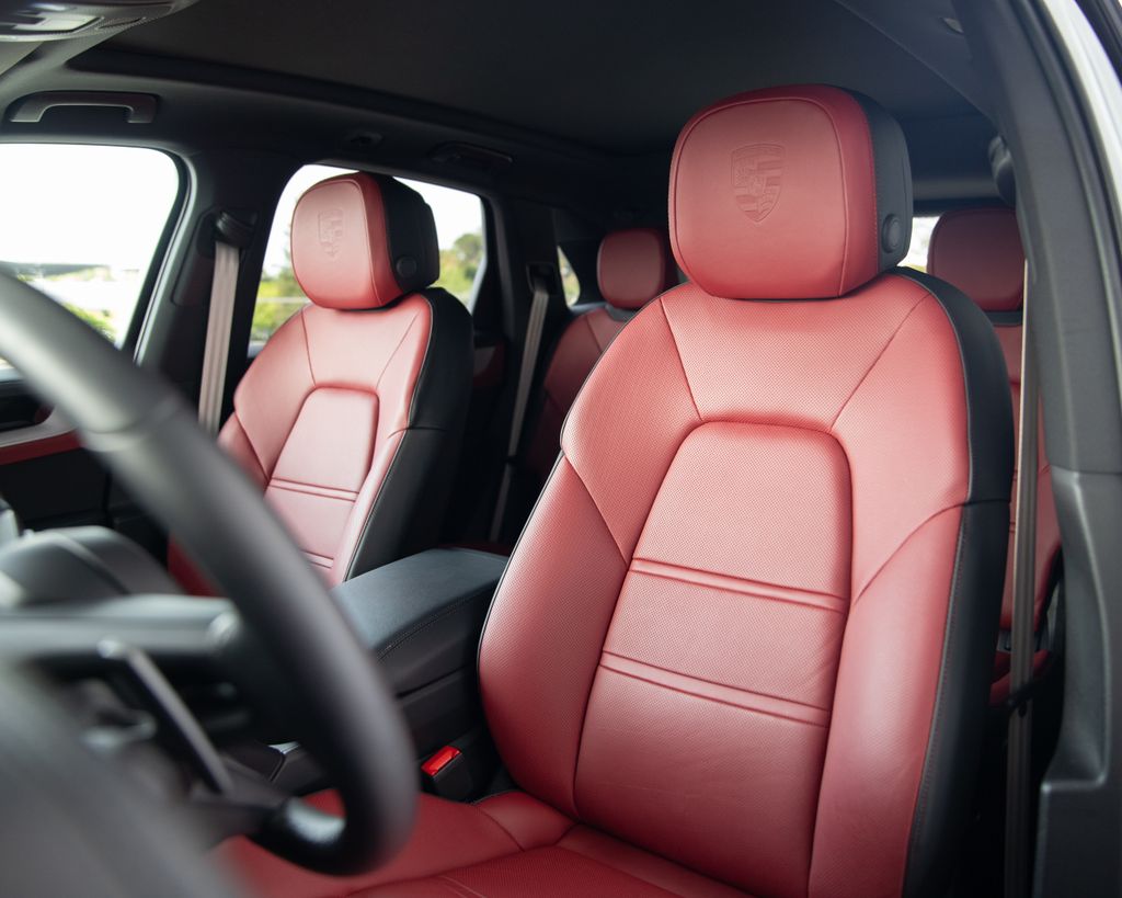 2026 Porsche Cayenne photo 4