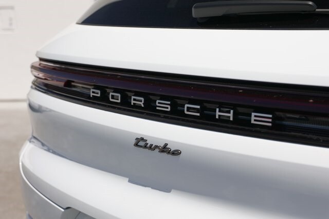 2025 Porsche Cayenne Turbo E-Hybrid - Photo 32