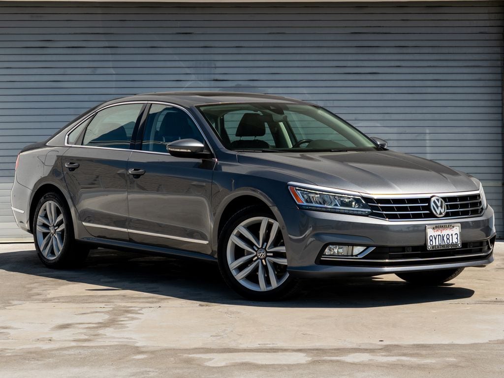 2016 Volkswagen Passat 3.6L SEL Premium Auto's photo