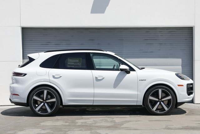 2025 Porsche Cayenne Turbo E-Hybrid - Photo 8