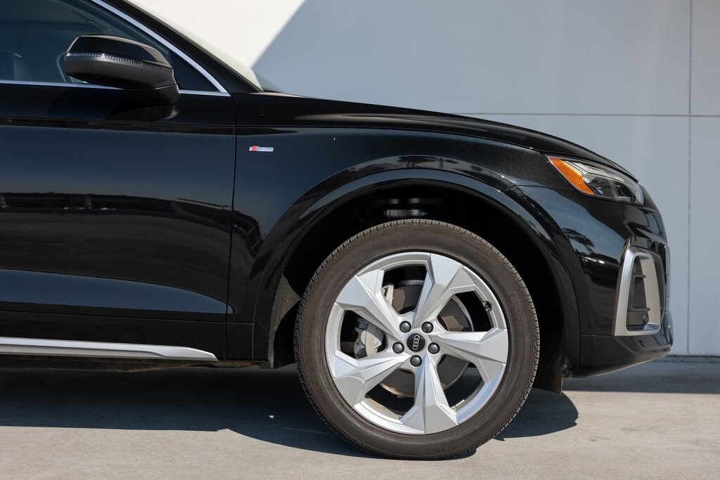 2025 Audi Q5 45 S line Premium Plus photo 2