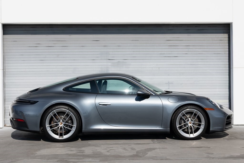 2025 Porsche 911 Carrera photo 3