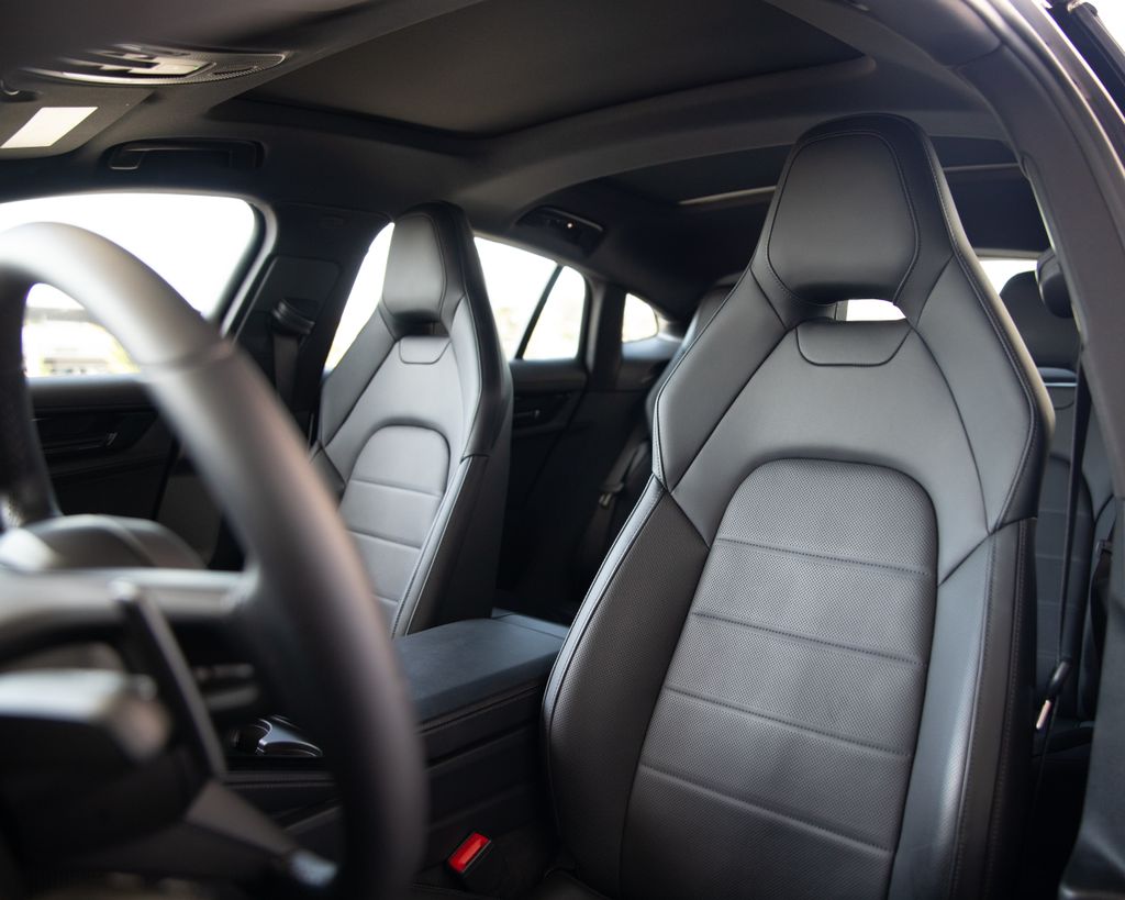 2025 Porsche Panamera 4 photo 5