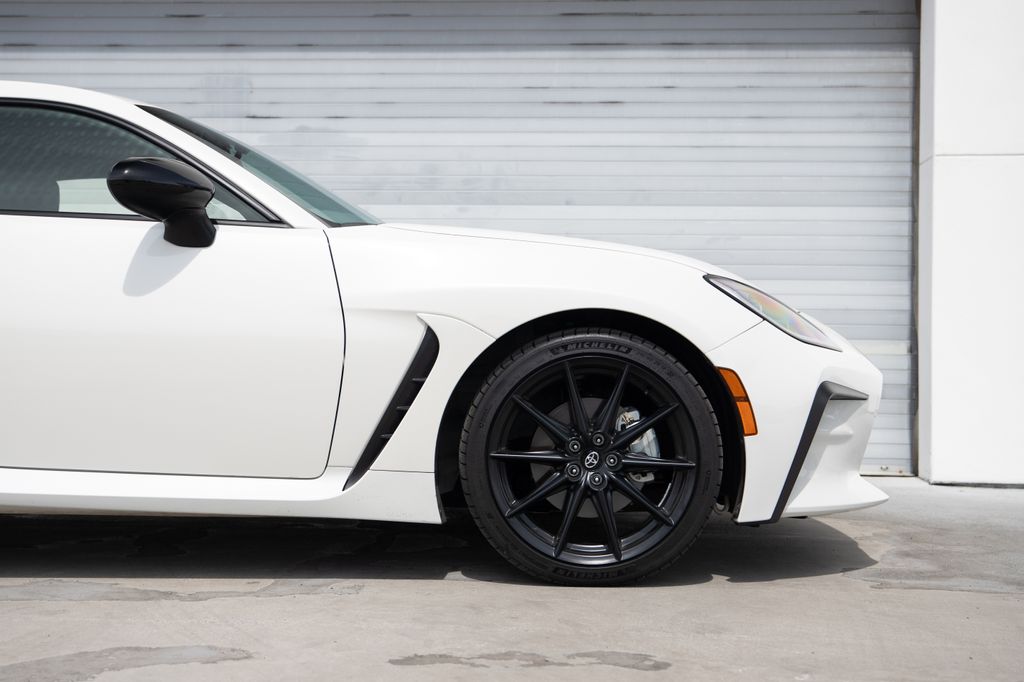 2024 Toyota GR86 Premium photo 5