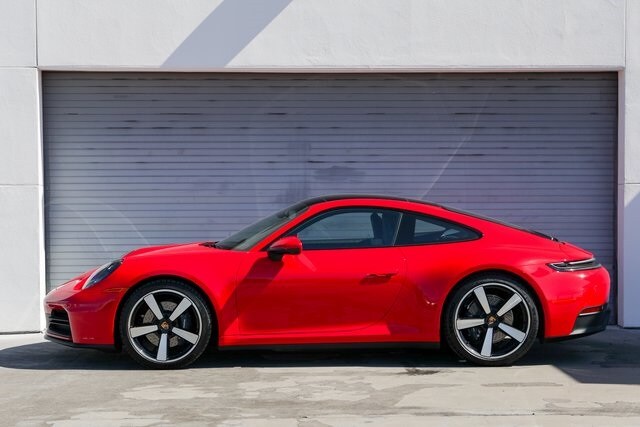 2025 Porsche 911 photo 2