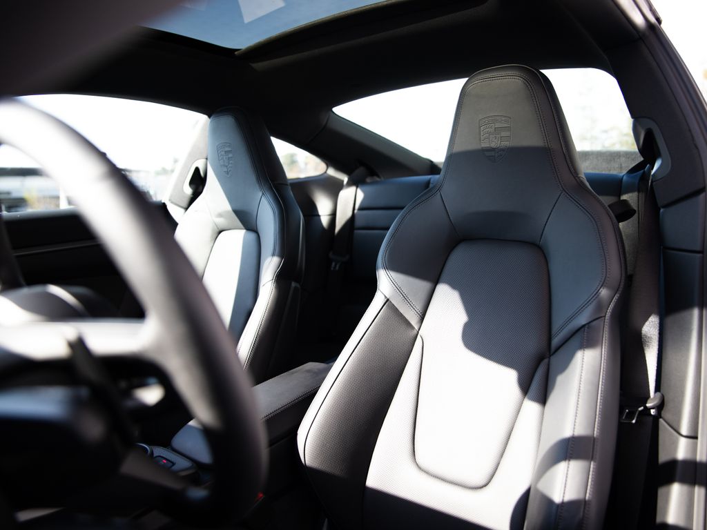 2025 Porsche 911 Carrera photo 4