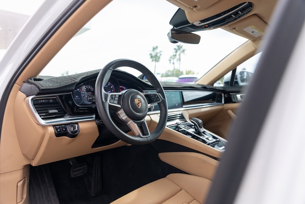 2020 Porsche Panamera 4 photo 4