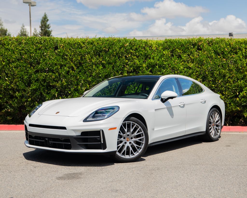 2025 Porsche Panamera 4's photo