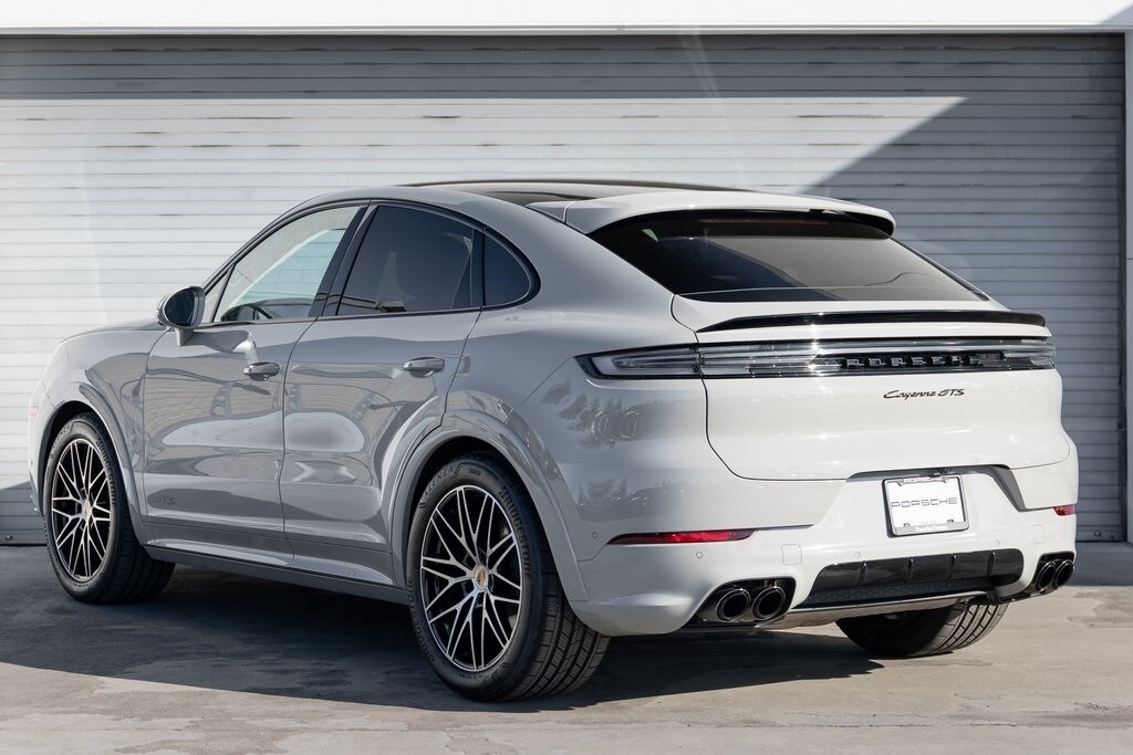 2025 Porsche Cayenne Coupe GTS photo 2