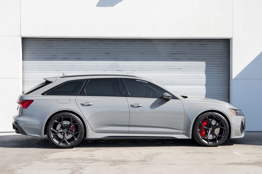 2025 Audi RS 6 Avant 4.0T performance photo 4