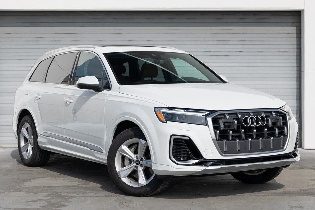 2025 Audi Q7 Premium's photo