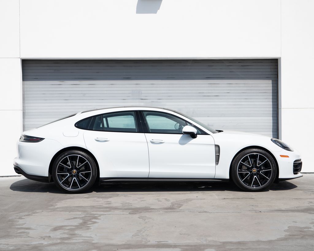 2023 Porsche Panamera 4 Platinum Edition photo 3