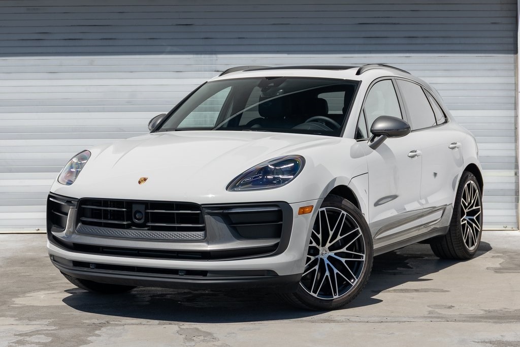 2025 Porsche Macan T