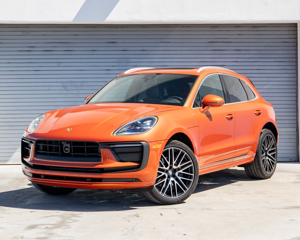 2025 Porsche Macan's photo