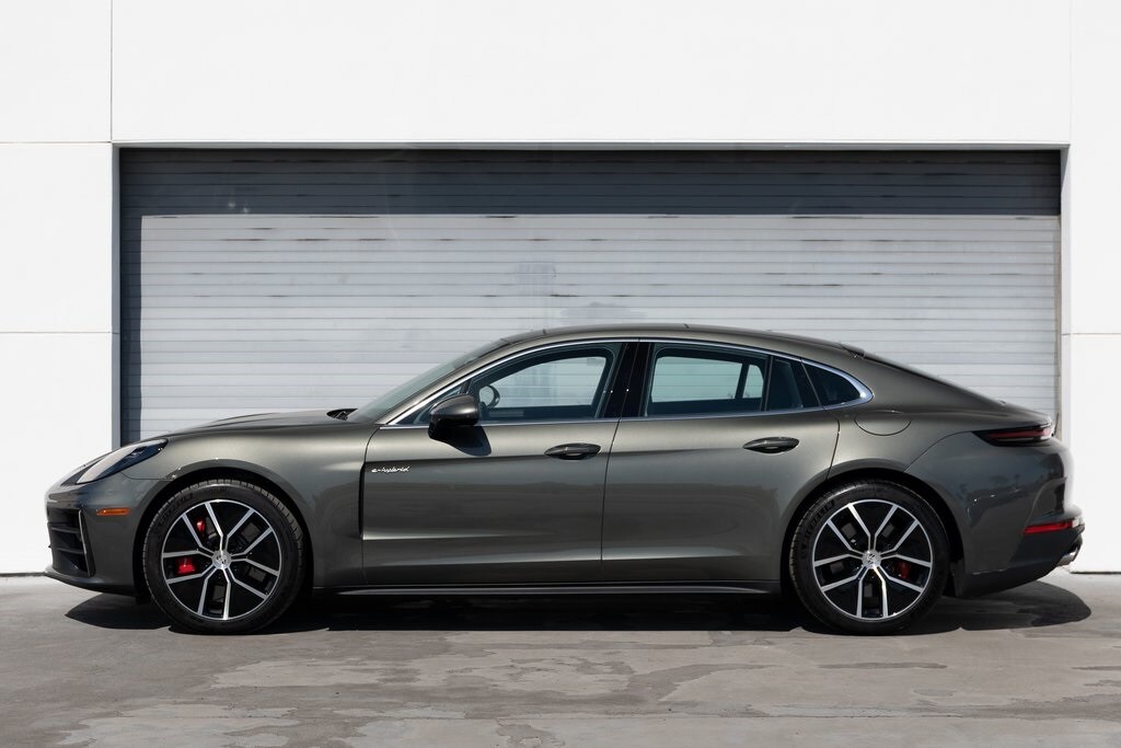 2025 Porsche Panamera 4S E-Hybrid photo 2