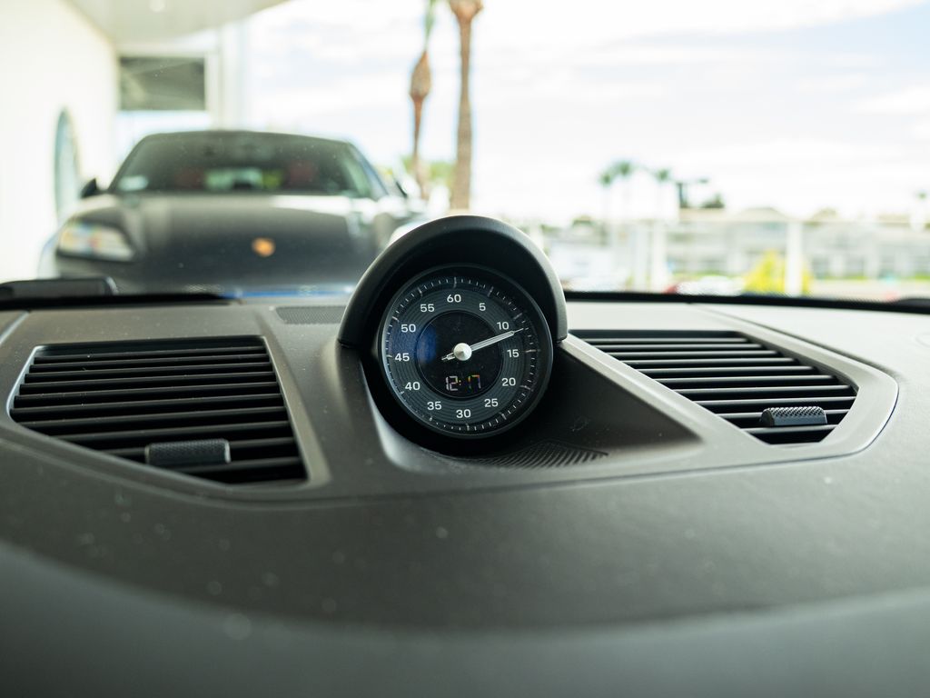 2025 Porsche 911 GTS - Photo 9