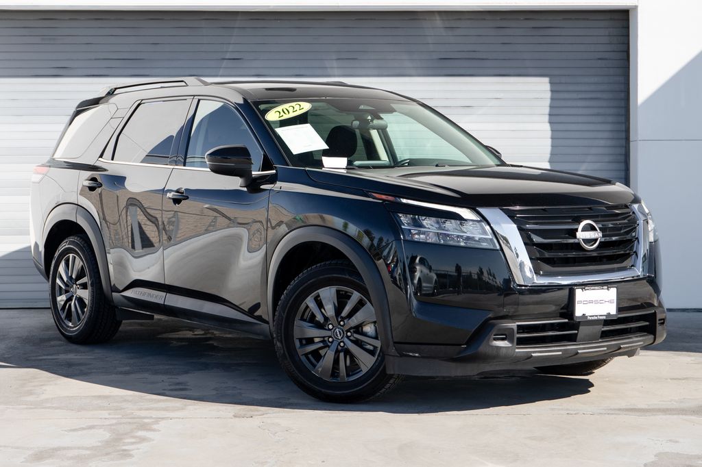 2022 Nissan Pathfinder SV