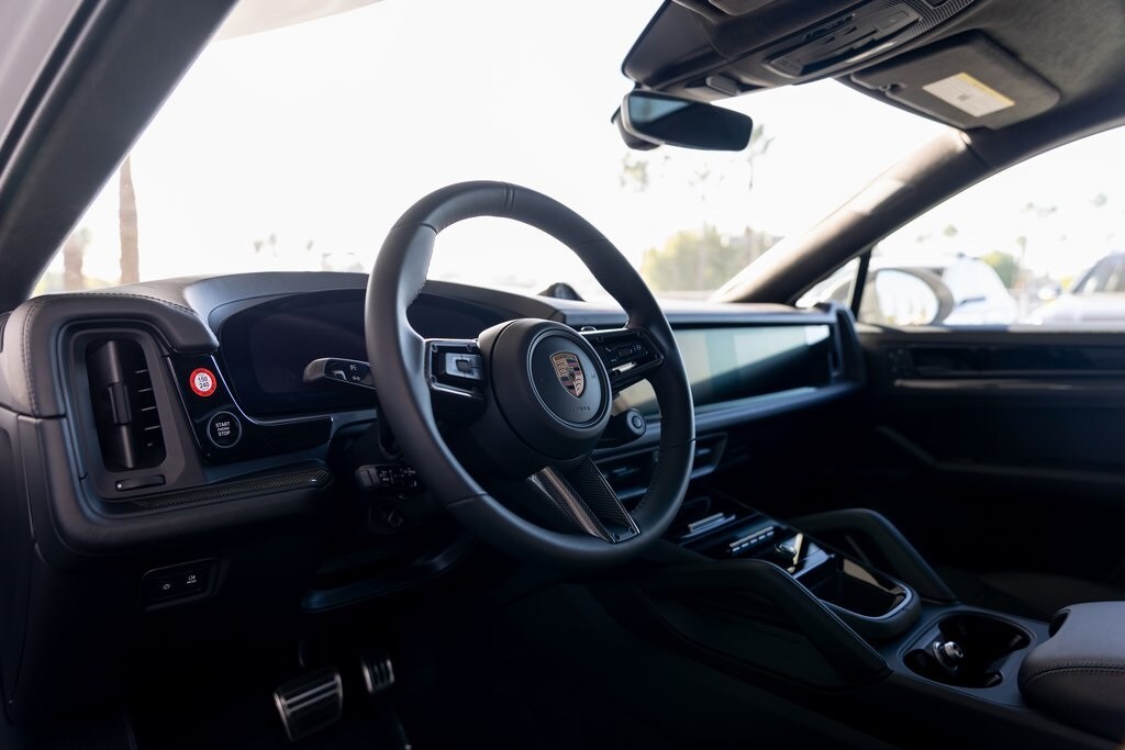 2025 Porsche Cayenne Coupe GTS photo 3