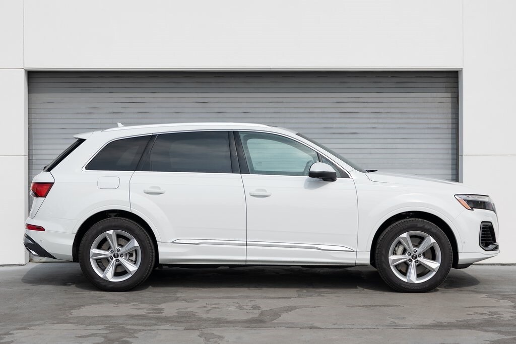 2025 Audi Q7 55 Premium photo 3