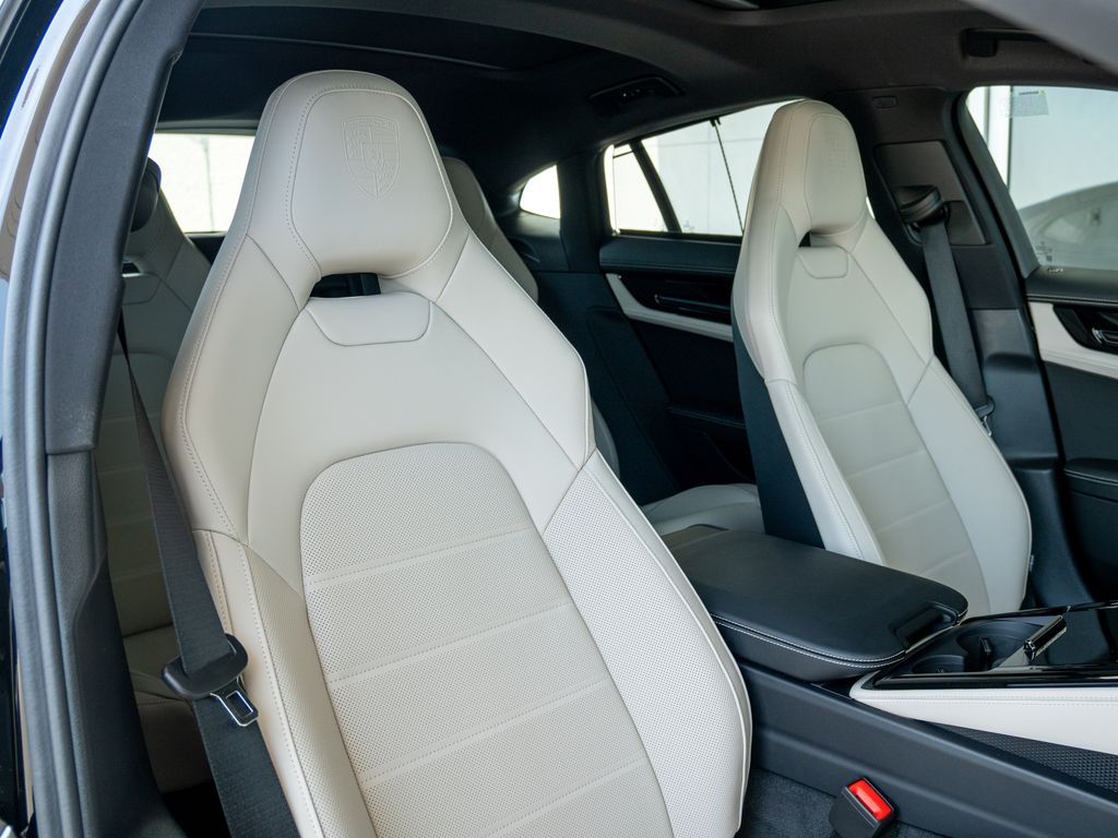 2026 Porsche Panamera 4 E-Hybrid - Photo 21