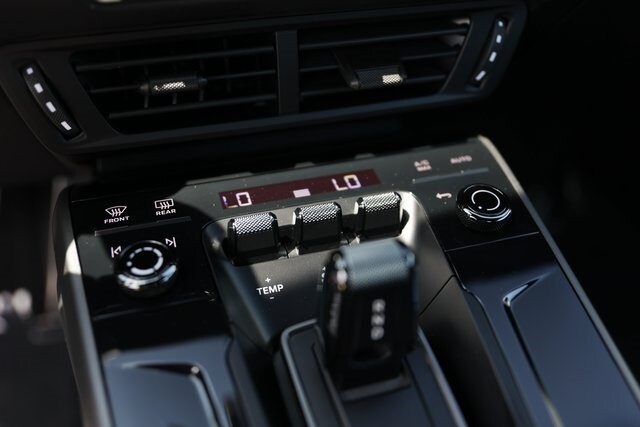 2025 Porsche 911 - Photo 17