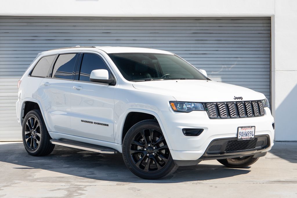 2022 Jeep Grand Cherokee Laredo X 4WD's photo