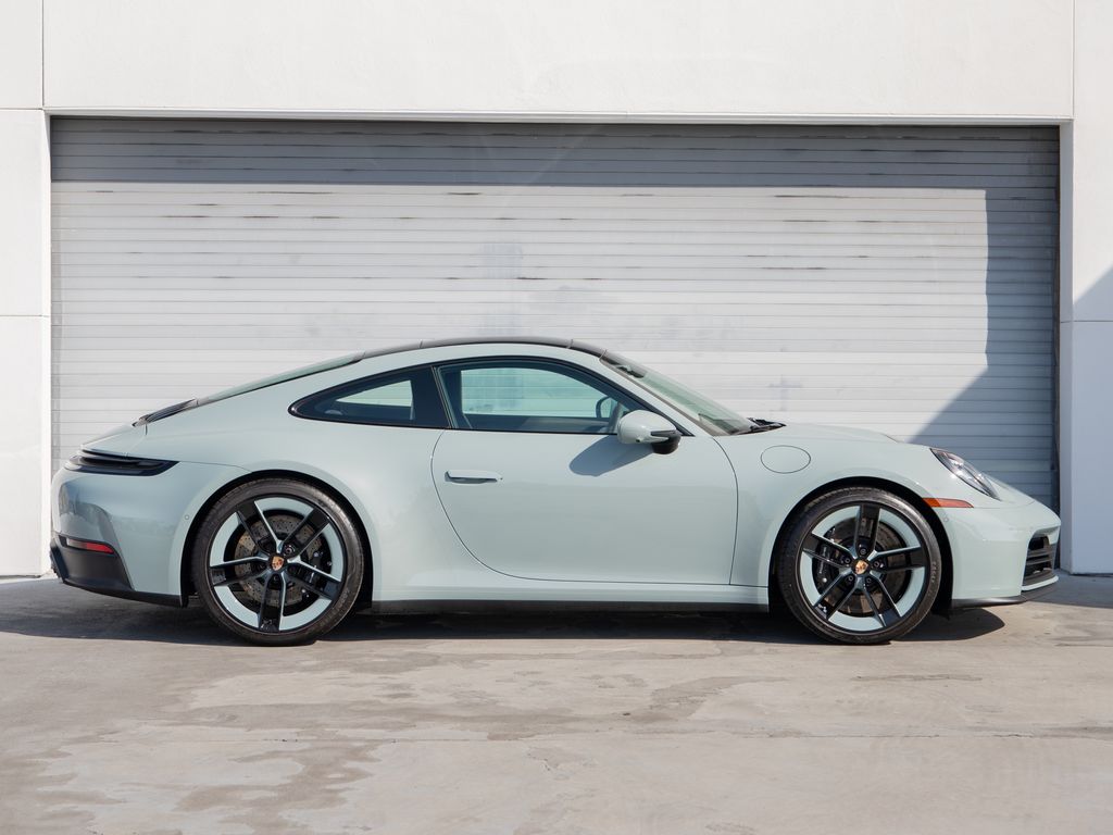 2025 Porsche 911 Carrera S photo 3
