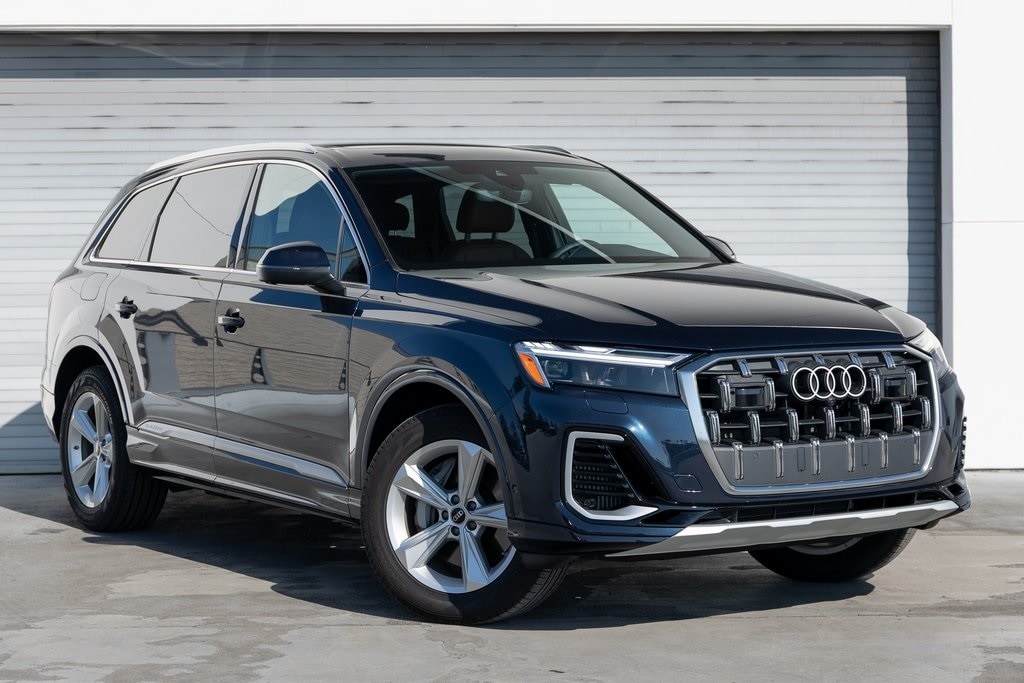 2025 Audi Q7 Premium's photo