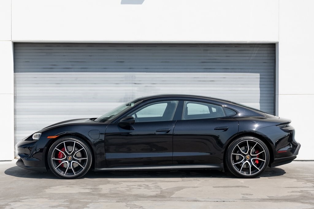 2024 Porsche Taycan 4S photo 2