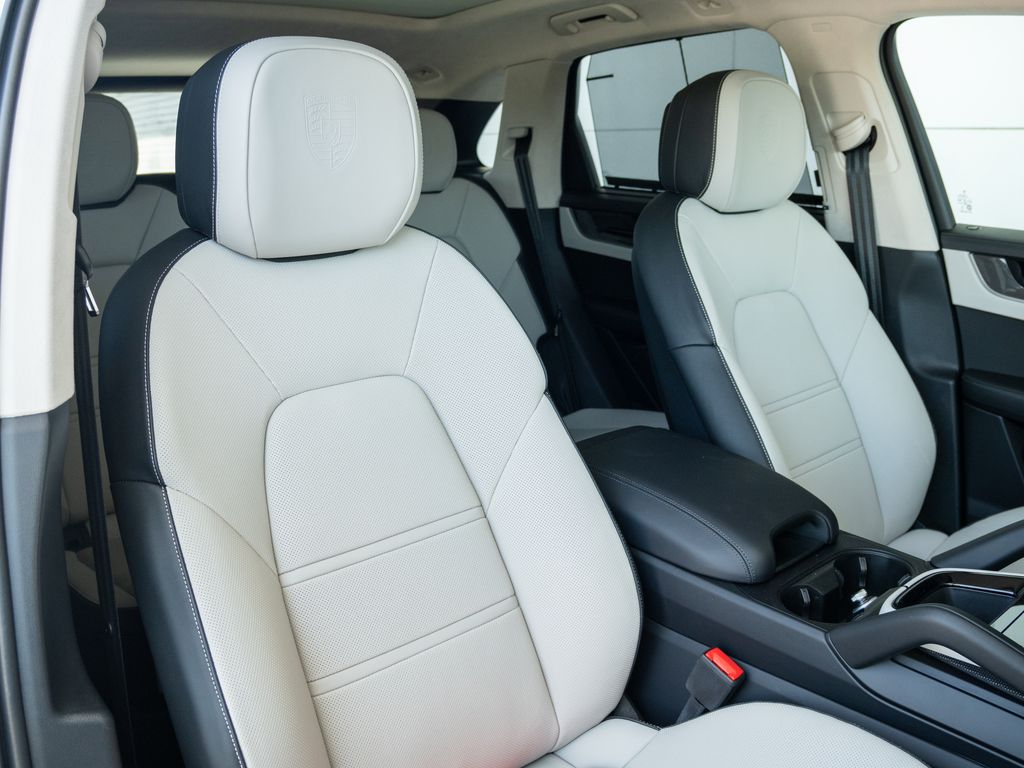 2025 Porsche Cayenne Turbo E-Hybrid - Photo 21