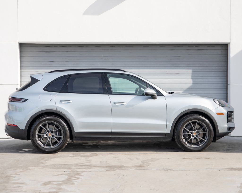 2026 Porsche Cayenne photo 3