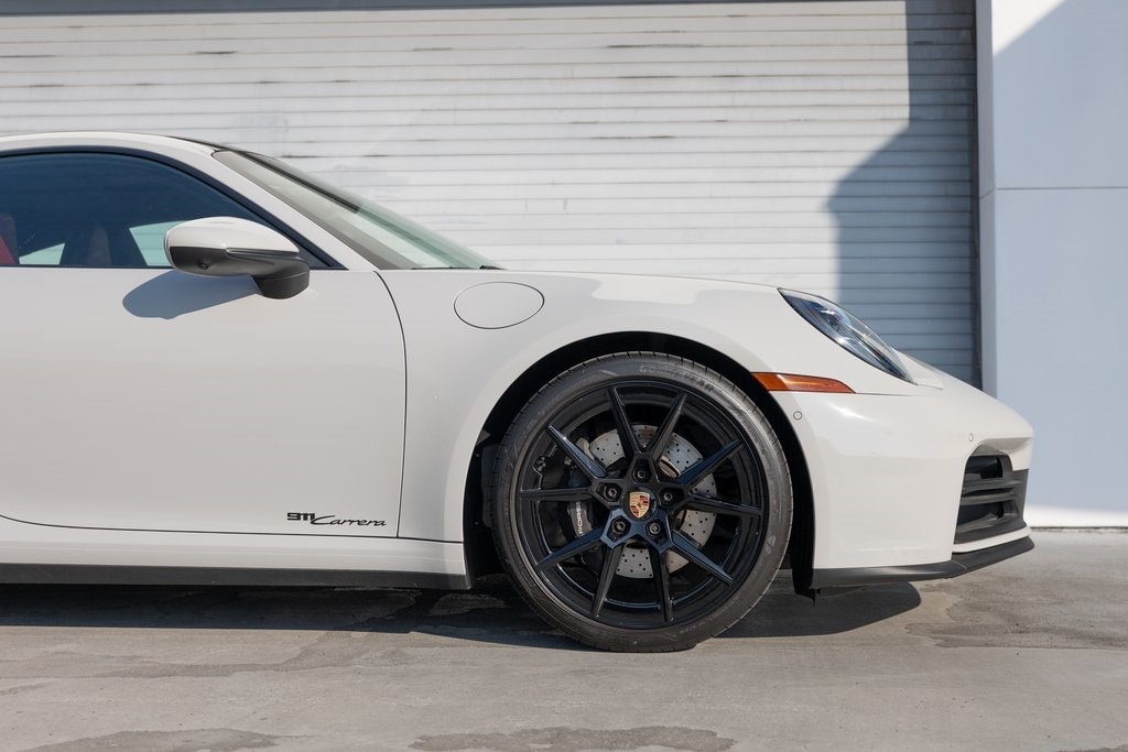 2025 Porsche 911 Carrera photo 6