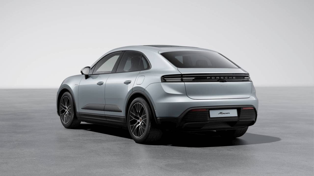 2026 Porsche Macan photo 2