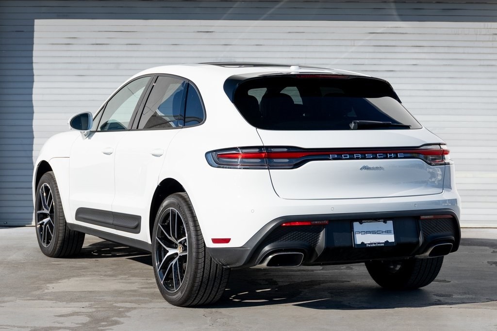 2025 Porsche Macan T photo 2