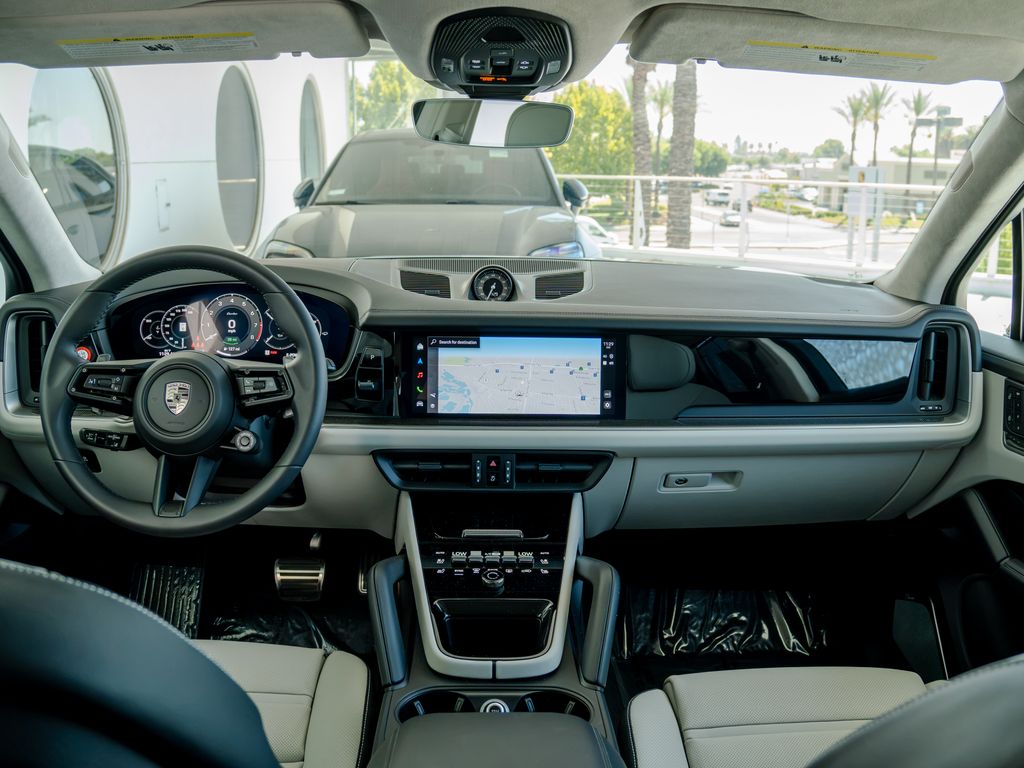 2025 Porsche Cayenne Turbo E-Hybrid - Photo 15
