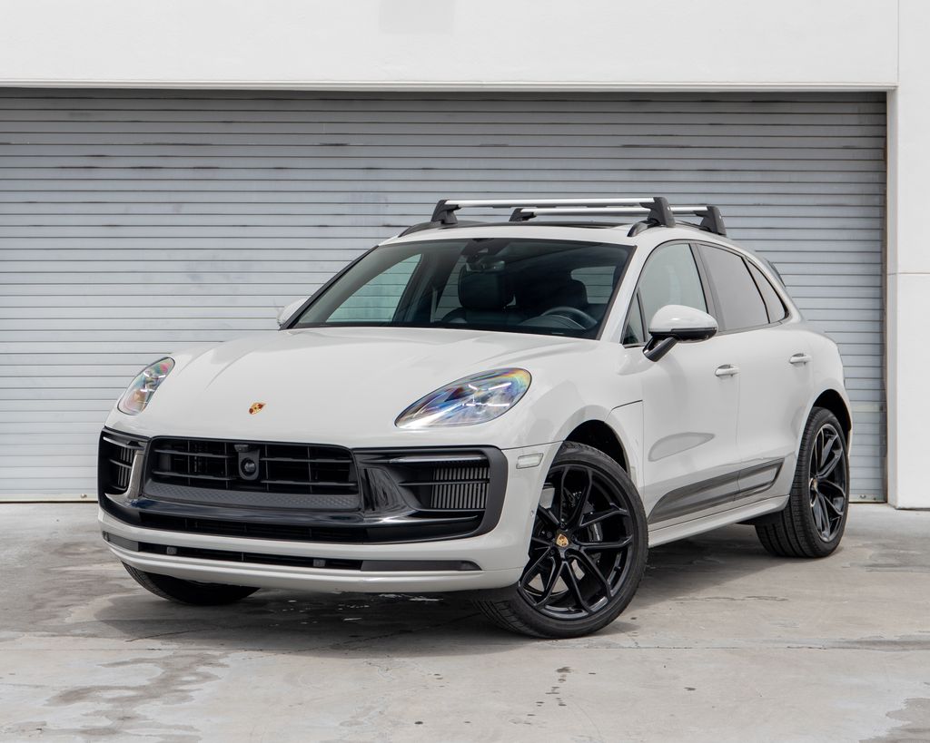 2025 Porsche Macan GTS's photo