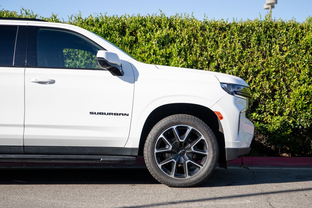 2023 Chevrolet Suburban RST photo 5