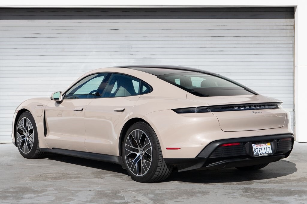 2022 Porsche Taycan photo 3