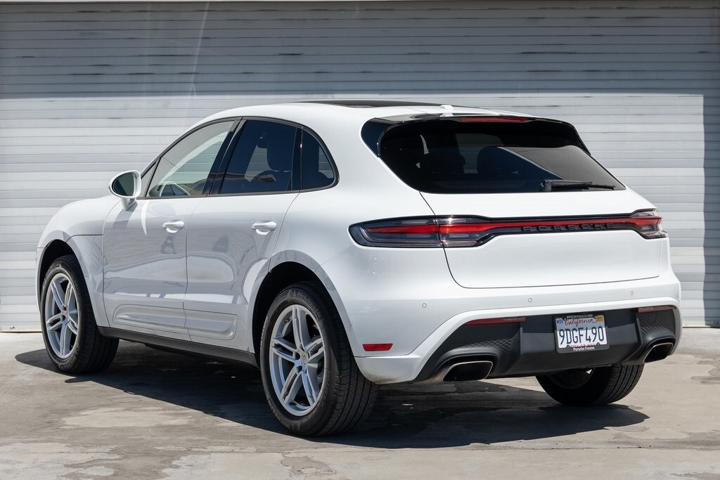 2023 Porsche Macan T photo 2